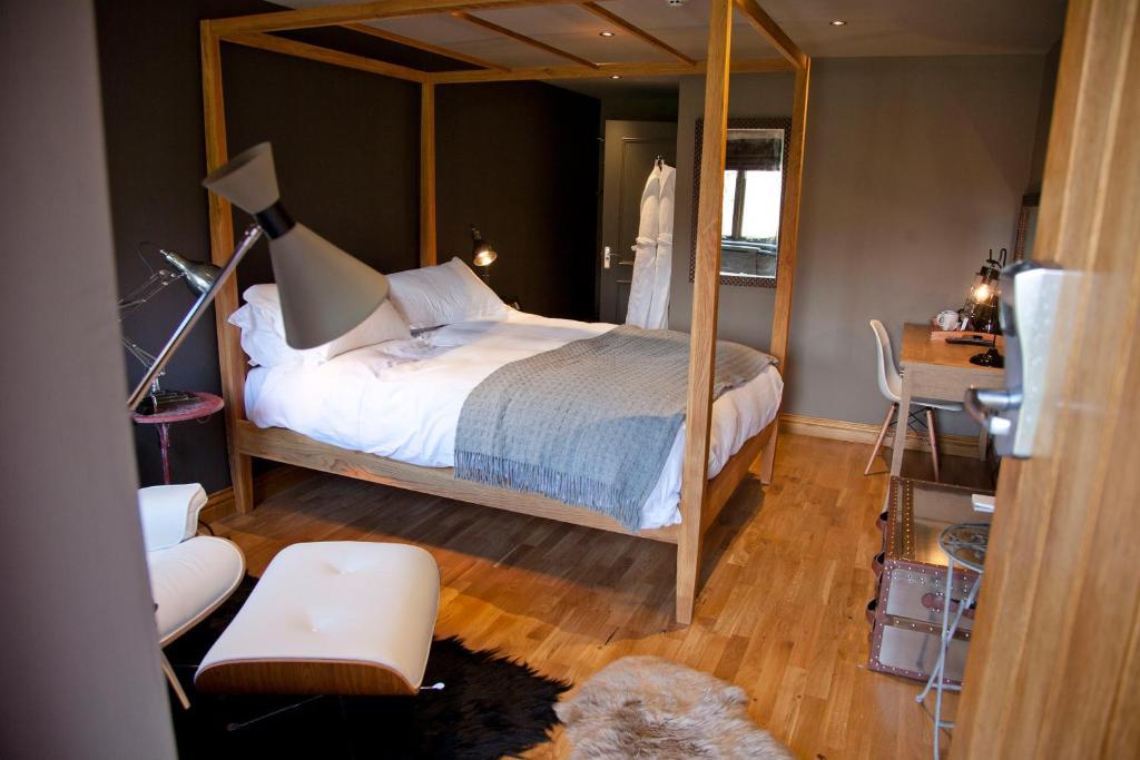 The White Horse 5*